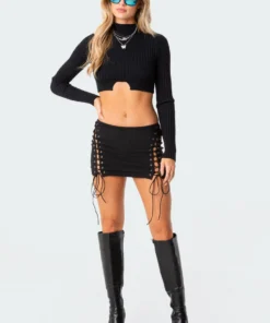 S11622_black Bonnie Cropped Sweater