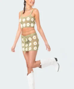 S12084_GREEN Daisy Crochet Crop Top
