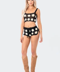 S12084_BLACK Daisy Crochet Crop Top