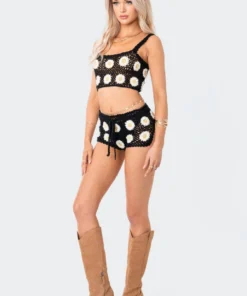 S12084_BLACK Daisy Crochet Crop Top