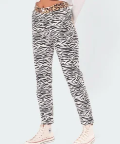 7004_zebra In The Wild Mom Jeans 8 7004_zebra In The Wild Mom Jeans