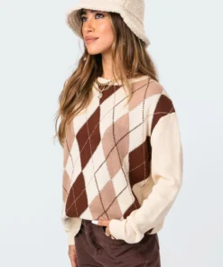 1096_beige Argyle Sweater
